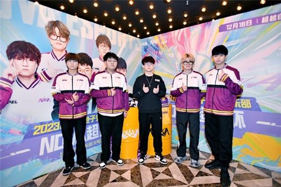 粉丝互动环节，缩进和选手之间的距离