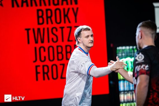 mezii在Major赛事中的卓越表现是推动他跻身年度排行榜前列的关键因素