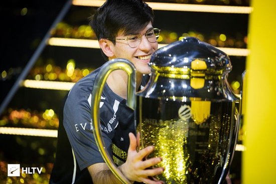 flameZ很快便摘得了2025年的首座冠军奖杯