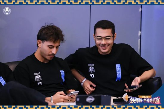 Team LeGang队员在选手休息室备赛