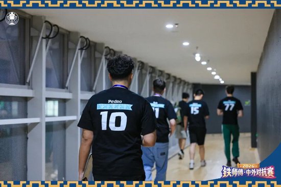 SixSeven队员前往比赛舞台