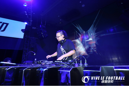 FEVER FAMILY 旗下制作人/DJ Poe现场献演