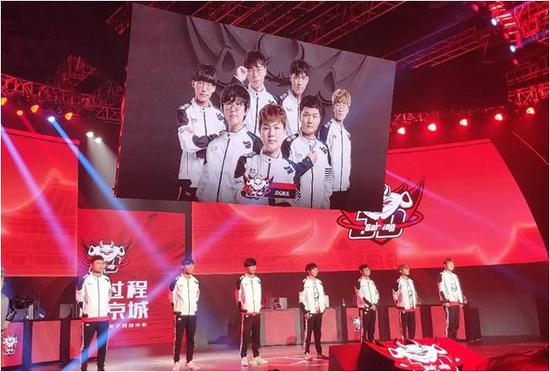 JDG队员全新主场盛装亮相