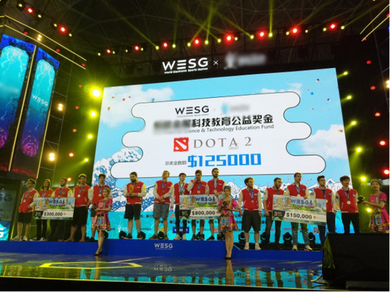 《DOTA2》冠亚季军颁奖仪式