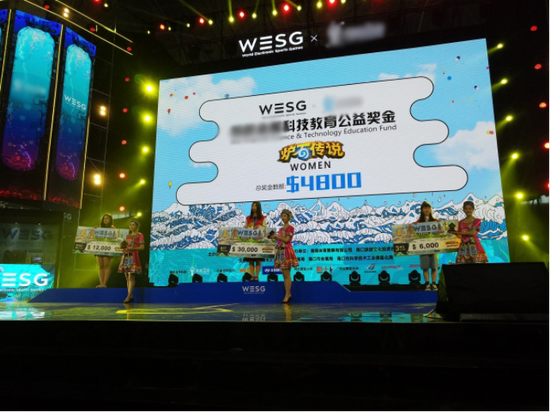 《炉石传说》女子组冠亚季军颁奖仪式