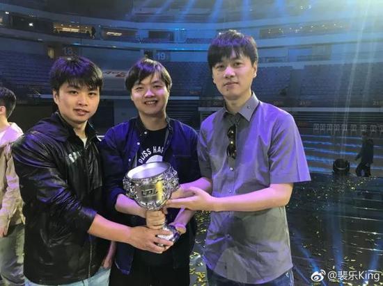 SKY，ZAX，King（从左至右）