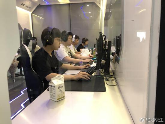 4AM战队训练赛现场图4AM战队训练赛现场图