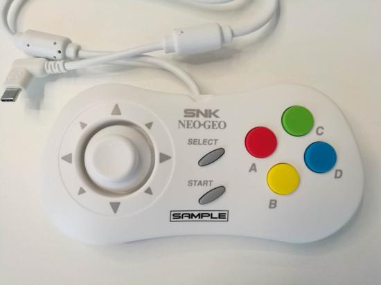 贴纸可以贴在机身上，随个人喜好。