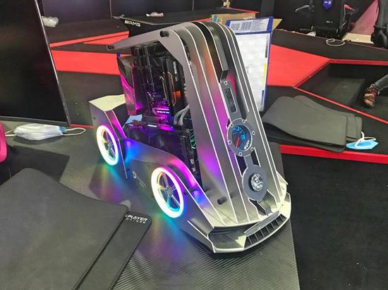 名龙堂推出的定制MOD主机，喜欢梅赛德斯AMG品牌的朋友们可不要错过哦！