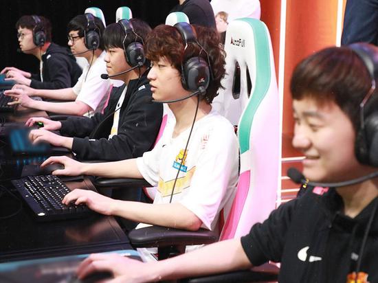 年轻的苏宁电子竞技俱乐部征战LPL夏季赛季后赛，天道酬勤，SN“突破队史”杀入四强