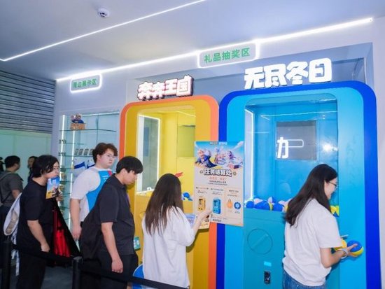 玩家们完成互动任务可以抽扭蛋获得限定周边