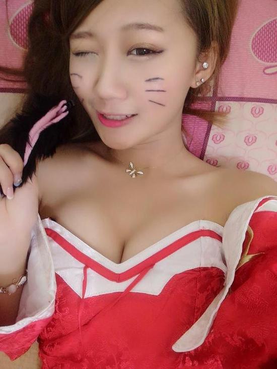 台湾LOL女主播COS阿狸打排位，输了就直播换衣服？