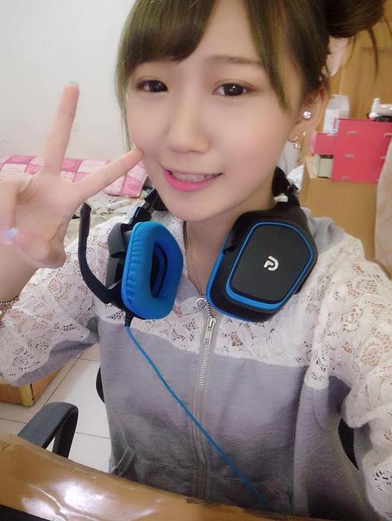 台湾LOL女主播COS阿狸打排位，输了就直播换衣服？