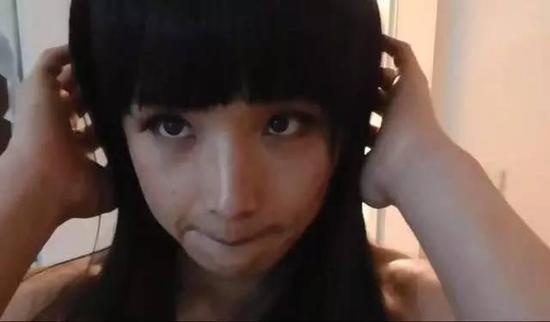 日本长发coser直播洗澡：结果一转身观众都懵了！