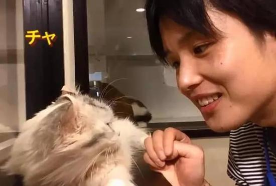 日本长发coser直播洗澡：结果一转身观众都懵了！