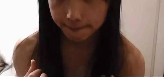 日本长发coser直播洗澡：结果一转身观众都懵了！