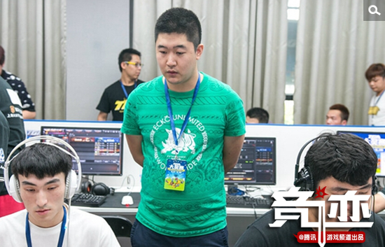 久刚举行的2015tga大奖赛上,我们惊喜地发现林肯在沉寂半年后再次复出