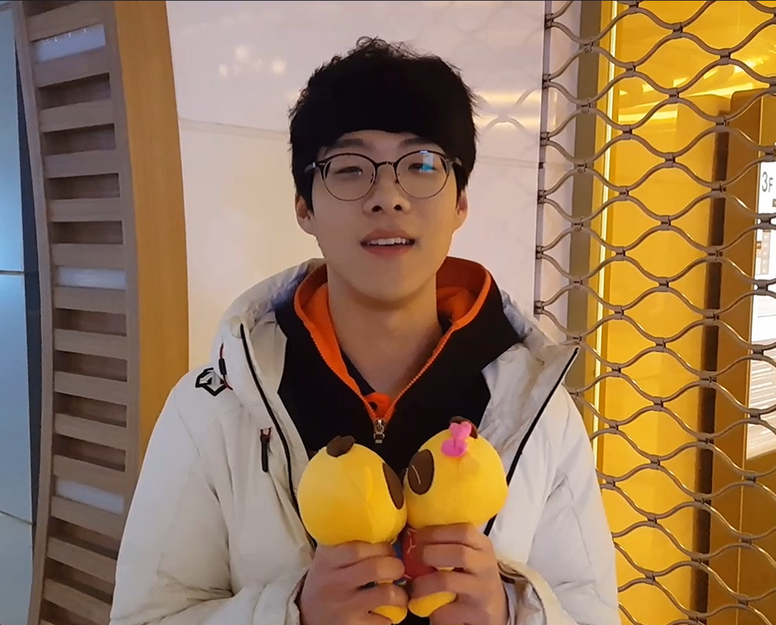 采访虎牙上单smeb:kuro比faker更强