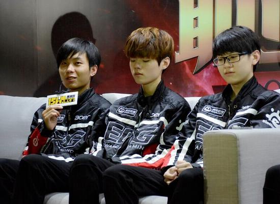 采访EDG：指挥比OMG明确下路发挥很好