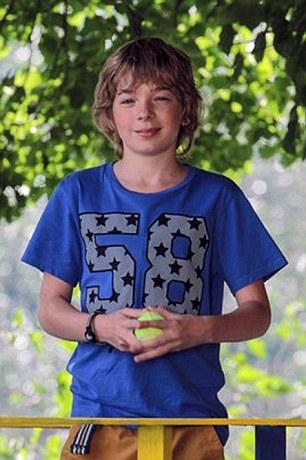 俄罗斯16岁男孩逛游戏网站中大奖 与艳星共度一个月