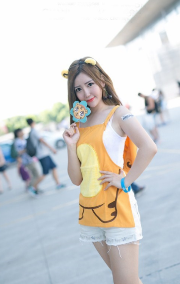 uzi嫩模女友私照曝光身材高挑虐死单身狗