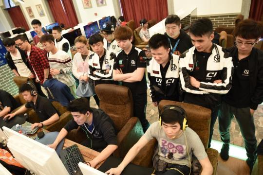 WESG上海预选赛战况火爆 CSGO&DOTA2; 项目冠军出炉