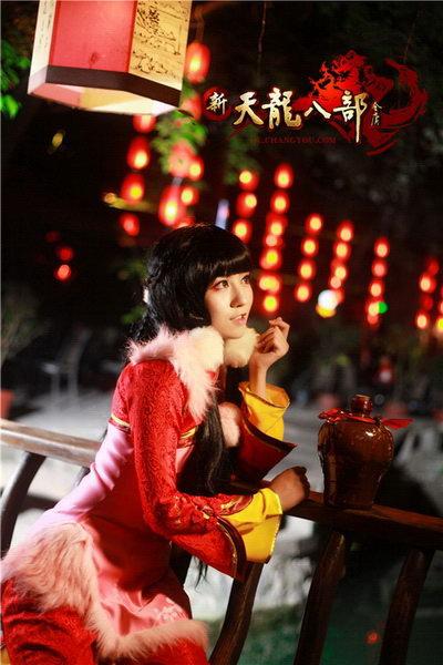 华灯倒映美人面