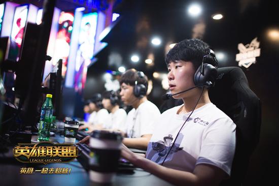 新老王者对话 EDG夏季赛7连胜在望OMG恐难胜利