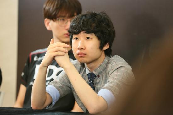 德杯四强赛后采访 EDG：和RNG打要看谁更努力