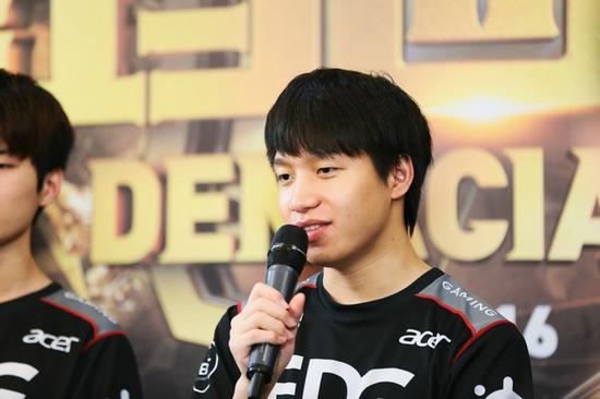 德杯四强赛后采访 EDG：和RNG打要看谁更努力