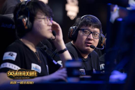 LPL夏季赛过半 新军势头凶猛 老牌强队持续低迷