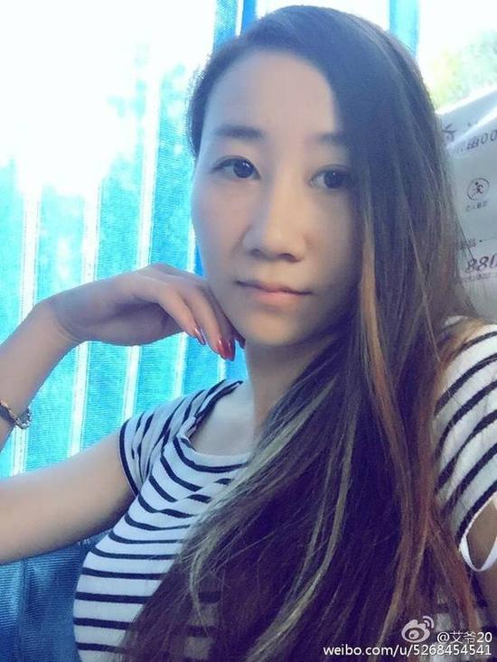 笑笑揭“艾大妈”LOL代打，艾大妈回应