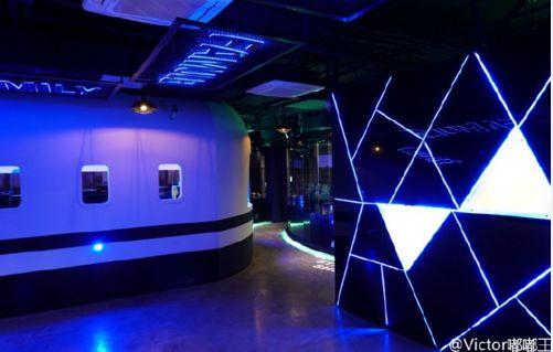 壕！老WE三人组合伙开主题网吧