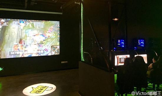 LOL前WE三大成员开的超豪华网咖：80元一小时