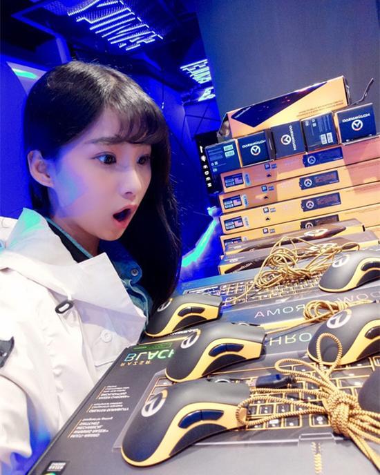 LOL前WE三大成员开的超豪华网咖：80元一小时