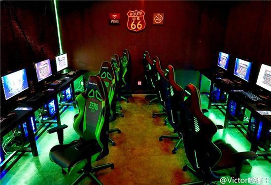 LOL前WE三大成员开的超豪华网咖：80元一小时