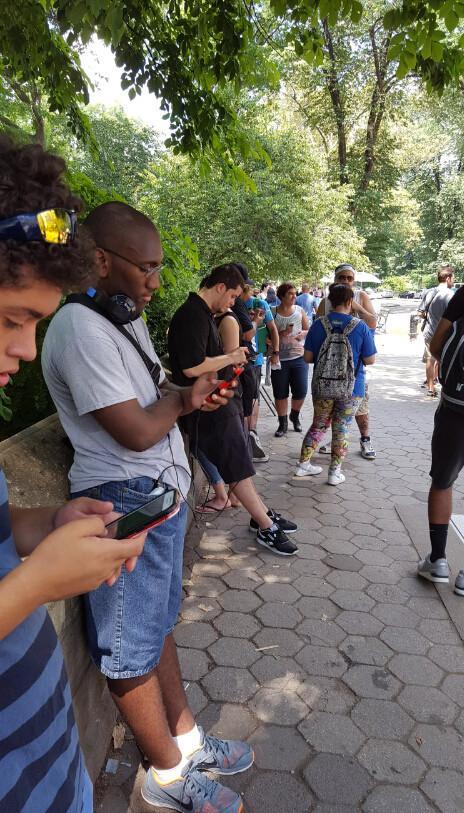 [图]停不下来 纽约中央公园变《精灵宝可梦GO》战场