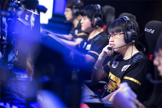 晋级路上的暗礁险滩 RNG更像是“可以挑战的对手”