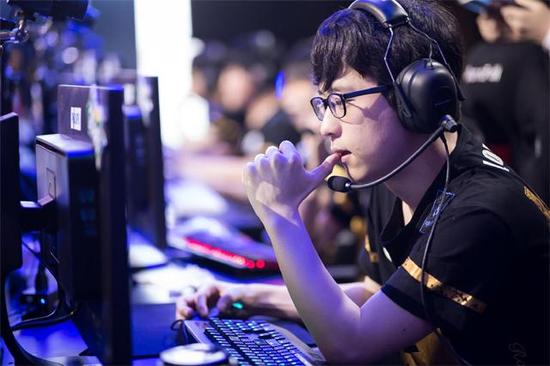 晋级路上的暗礁险滩 RNG更像是“可以挑战的对手”