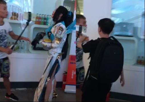 男主播大胆吃CJ女COSer“豆腐” 惨被抽脸