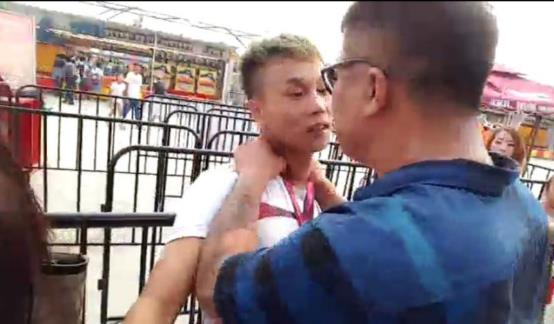 男主播大胆吃CJ女COSer“豆腐” 惨被抽脸