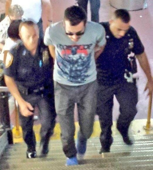 威廉·莫里斯被带走