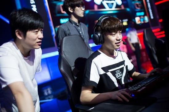 某职业学院开办电子竞技专业，学制两年可直升大专