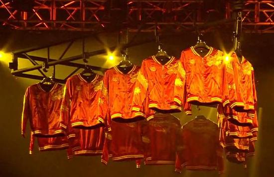 丑到辣眼睛？S6红色出征队服引发大量网友吐槽！