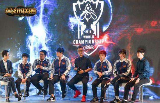 丑到辣眼睛？S6红色出征队服引发大量网友吐槽！