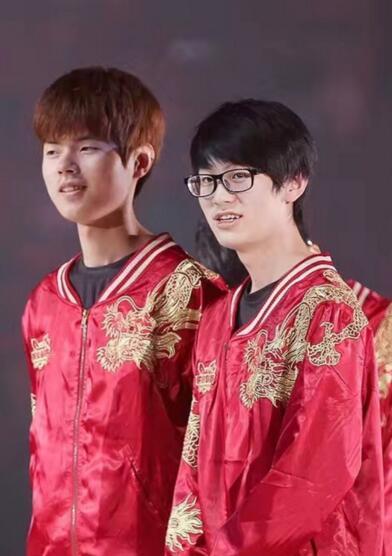 丑到辣眼睛？S6红色出征服引网友吐槽