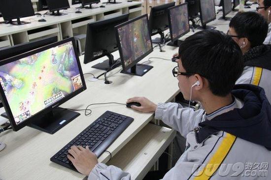 新华社：电竞入高校小混混减少了 会引来报考热潮？