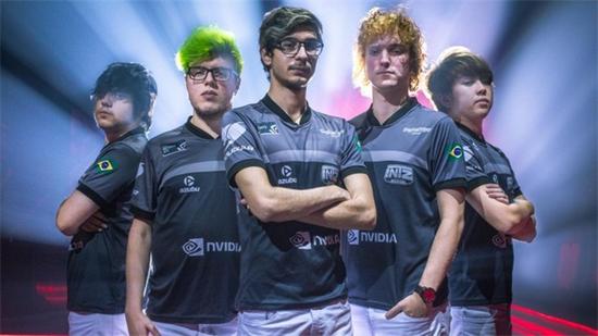 欧洲知名解说预测C组战况：EDG很难噩梦重现