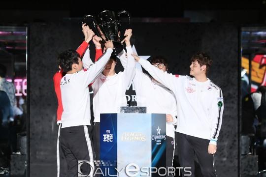 S6总决赛韩媒看思密达：SKT将第三次冠军？