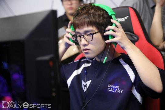 S6总决赛韩媒看思密达：SKT将第三次冠军？